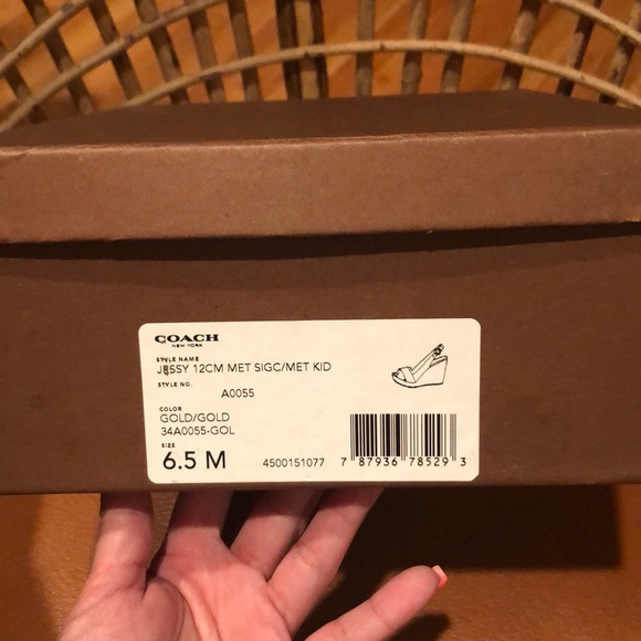 COACH PLATFORM SANDALS 6.5.                  NWOT - Picture 7 of 7